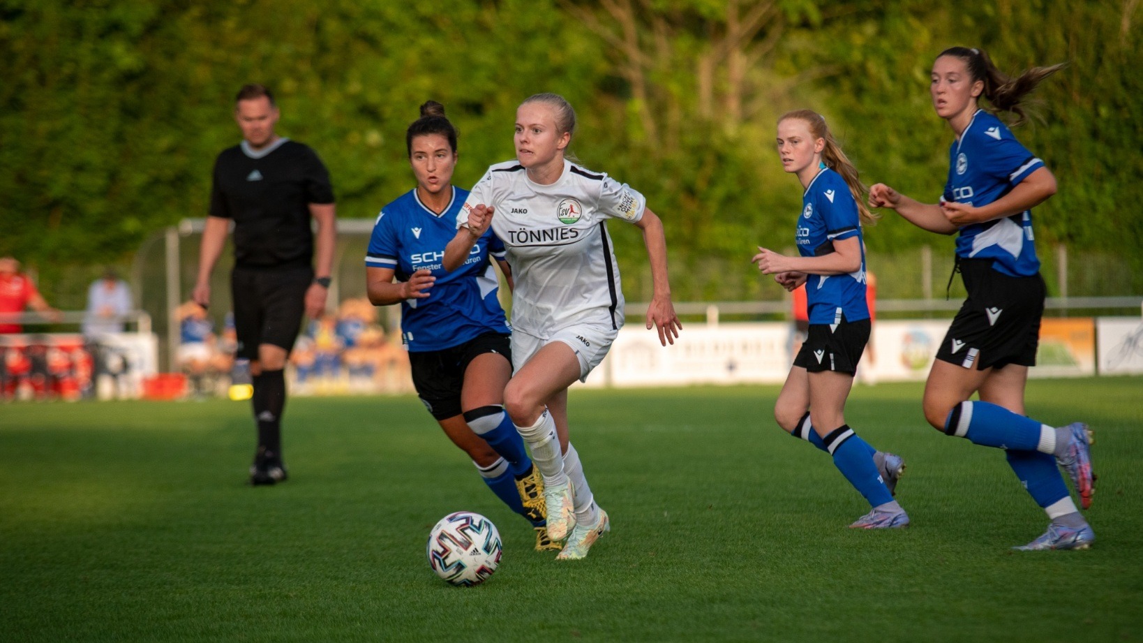FSV-Defensivtalent Hedda Wahle im Testspiel gegen den DSC Arminia Bielefeld. (Foto: Dennis Seelige / FSV Gütersloh 2009)