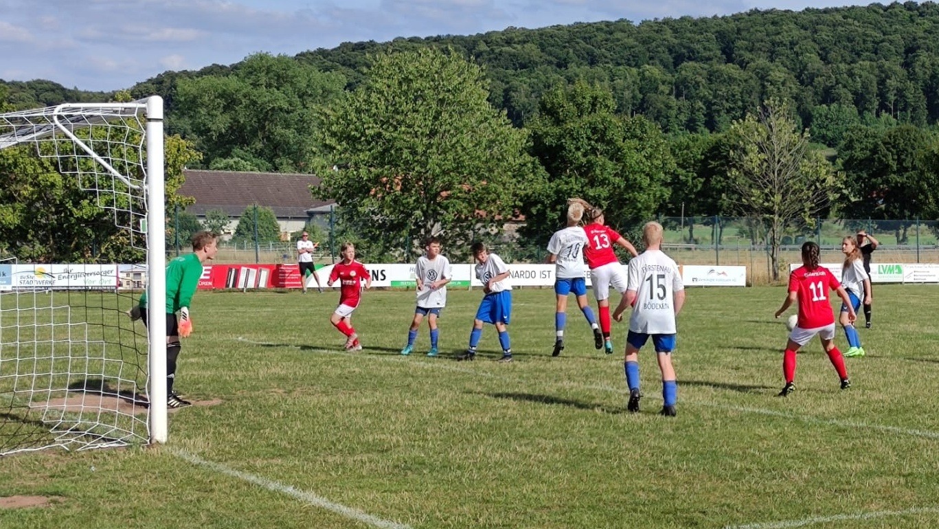 Die U-16 Mannschaft des FSV Gütersloh im Testspiel gegen die B-Junioren der JSG Brenkhausen. (Foto: Hofmann / FSV Gütersloh 2009)