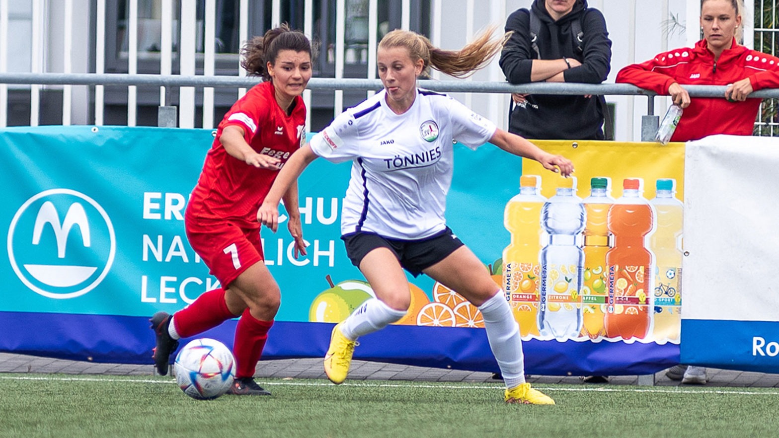 FSV-Mittelfeldspielerin Emilia Deppe im 2. FBL-Auftaktspiel gegen den SC Sand. (Foto: Boris Kessler / FSV Gütersloh 2009)