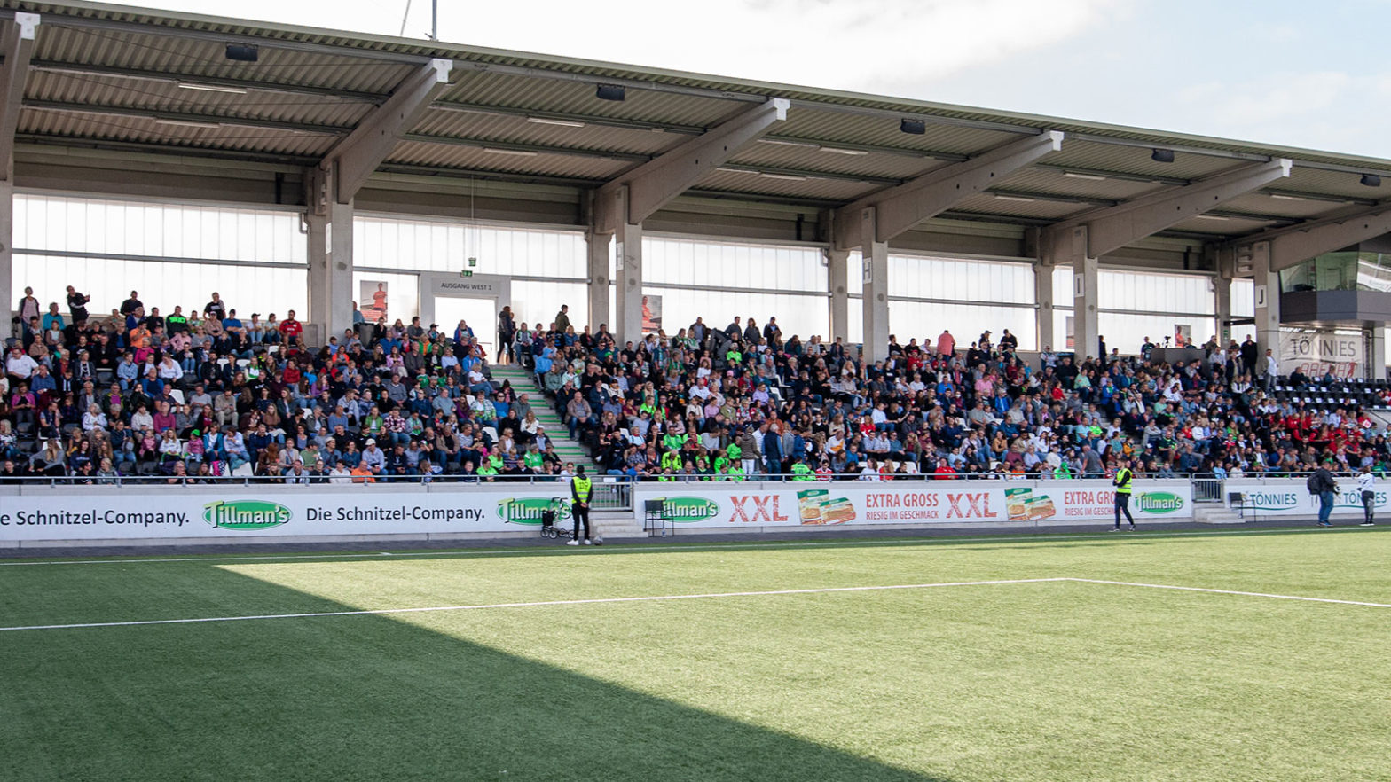 2.039 Zuschauer erlebten das DFB-Pokalspiel zwischen dem FSV Gütersloh und dem VfL Wolfsburg. (Foto: Dennis Seelige / FSV Gütersloh 2009)