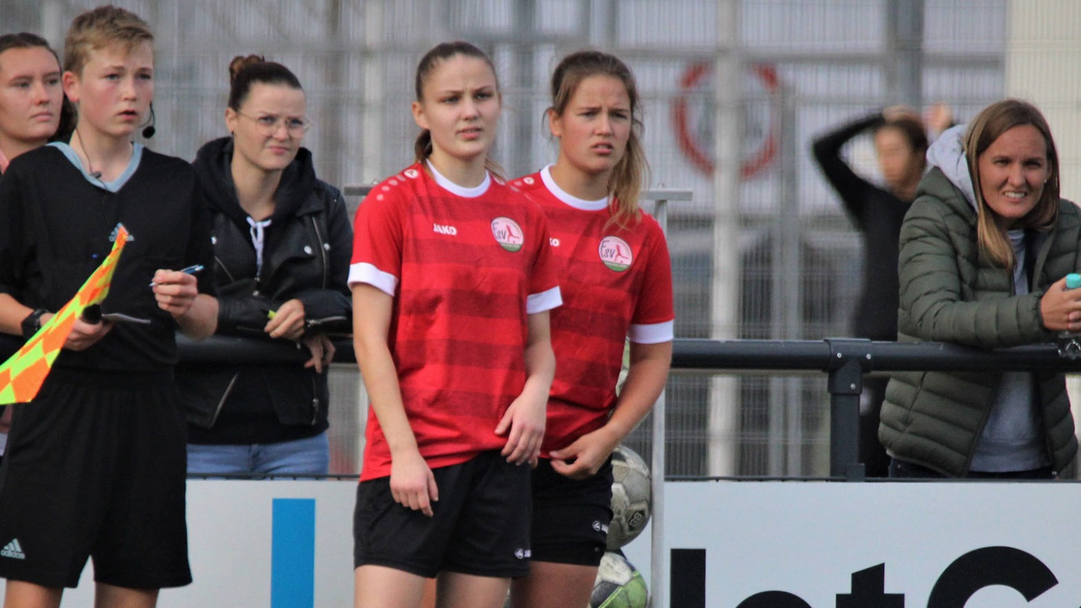 FSV II Spielerinnen Elina Büttner und Ida Ludwigt. (Foto: Martin Löffler / FSV Gütersloh 2009)