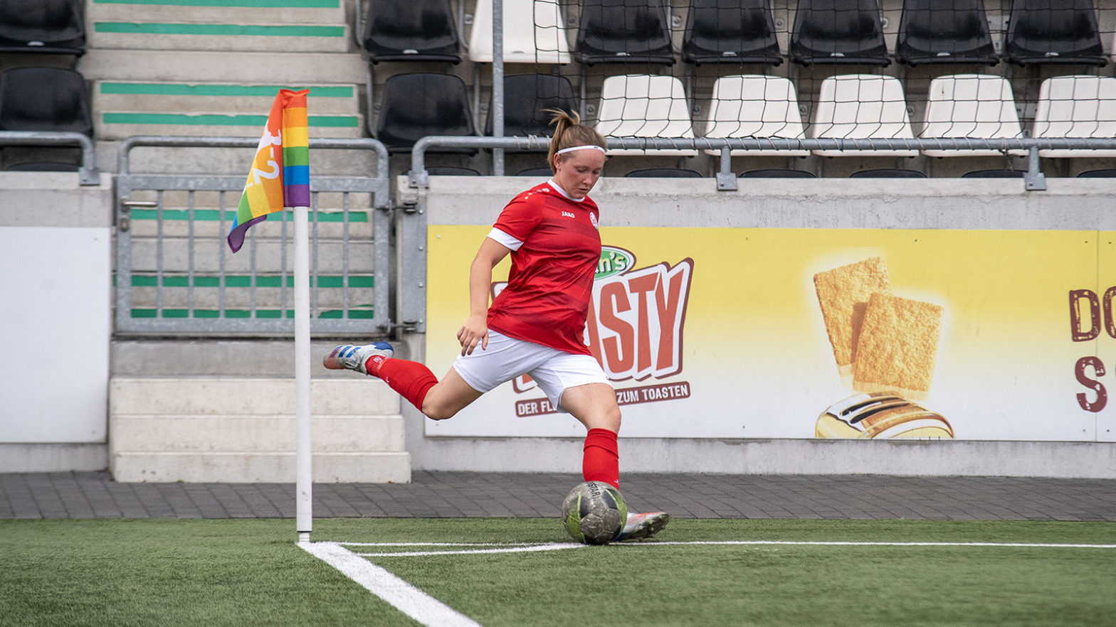 FSV II Mittelfeldspielerin Laura Ostenfelder (Foto: Dennis Seelige / FSV Gütersloh 2009)