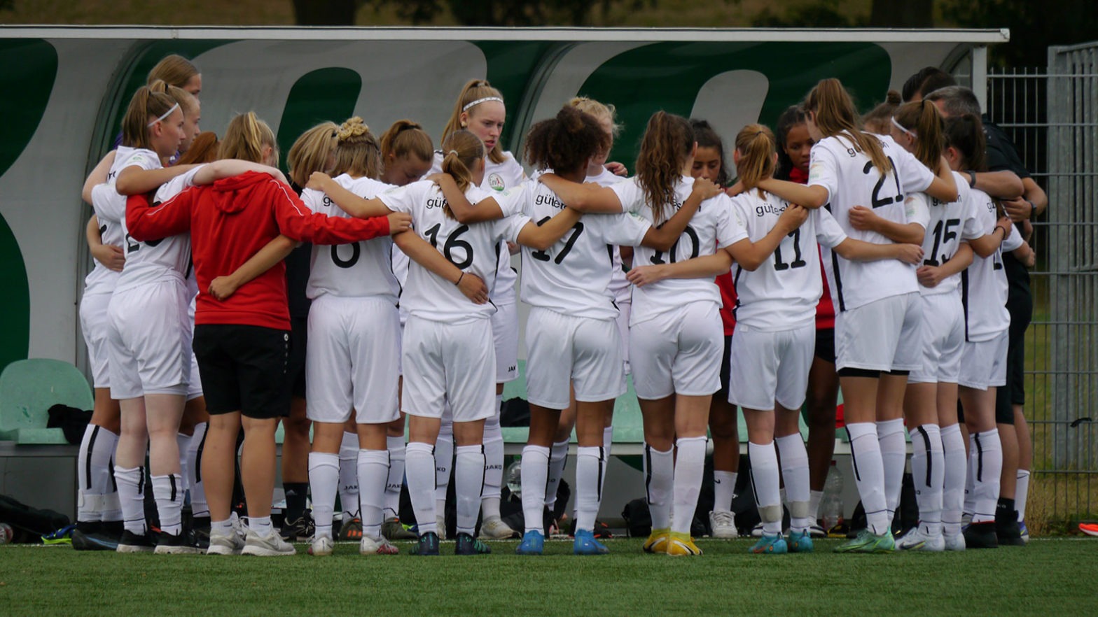 Die U-17 Mannschaft des FSV Gütersloh. (Foto: Peter Schweißinger / FSV Gütersloh 2009)