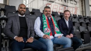 Chris Punnakkattu Daniel, Strategischer Berater des FSV, Dipl.-Ing. Markus Oxenfarth, geschäftsführender Gesellschafter des Ingenieurbüros Langensiepen und Tobias Neumann, stellv. Geschäftsführer des FSV. (Foto: Dennis Seelige / FSV Gütersloh 2009)