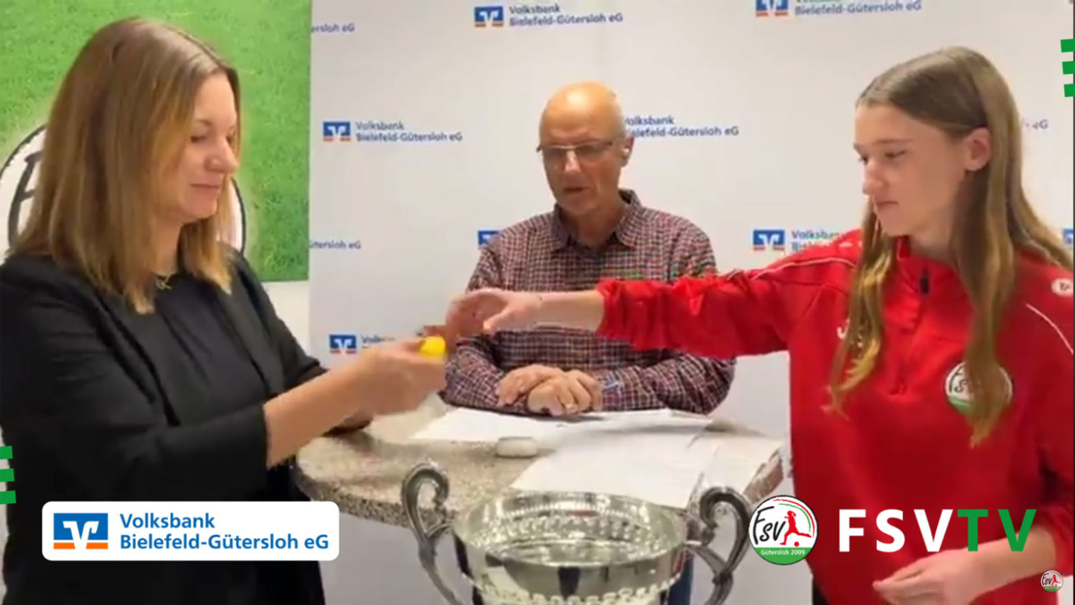 Auslosung für das Gütersloher Hallenmasters 2023 um den Volksbank-Cup (Bild: Screenshot FSV TV)