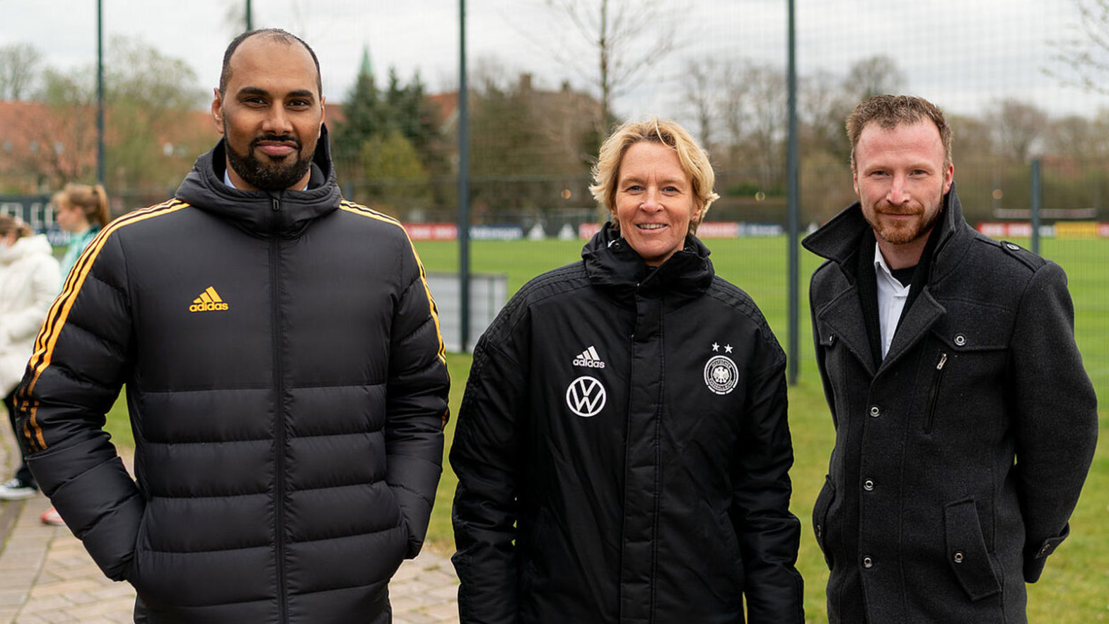 Chris Punnakkattu Daniel, Martina Voss-Tecklenburg und Tobias Neumann. (Foto: Alexander Ness / FSV Gütersloh 2009)