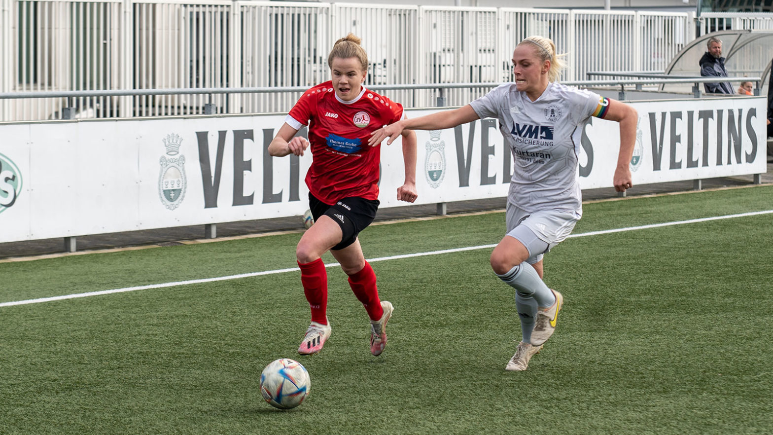 FSV-Angreiferin Marie Schröder im Testspiel gegen die TSG 07 Burg Gretesch. (Foto: Dennis Seelige / FSV Gütersloh 2009)