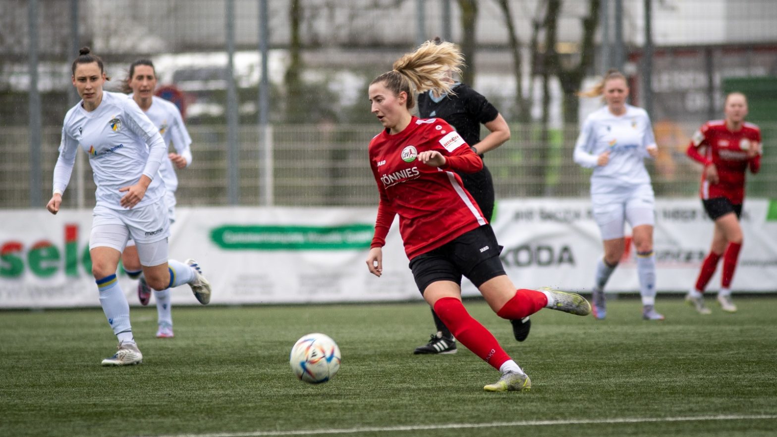 Heimsieg im Dauerregen: Demi Pagel und Team holen drei Punkte gegen den FC Carl Zeiss Jena. (Foto: Dennis Seelige / FSV Gütersloh 2009)