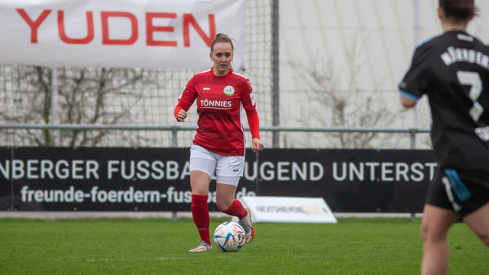 Melanie Schuster bei ihrem Zweitliga-Comeback gegen den 1. FC Nürnberg. (Foto: Dennis Seelige / FSV Gütersloh 2009)