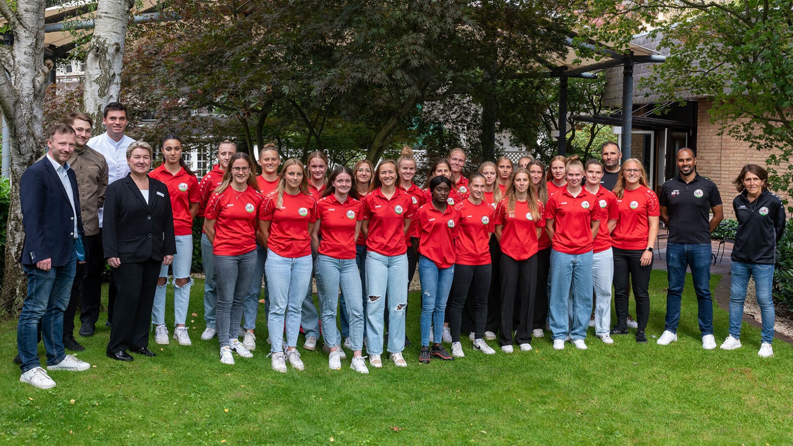 Gemeinsam für den Spitzensport in der Dalkestadt: Das Parkhotel Gütersloh ist neuer Gold Partner des FSV Gütersloh. (Foto: Boris Kessler / FSV Gütersloh 2009)