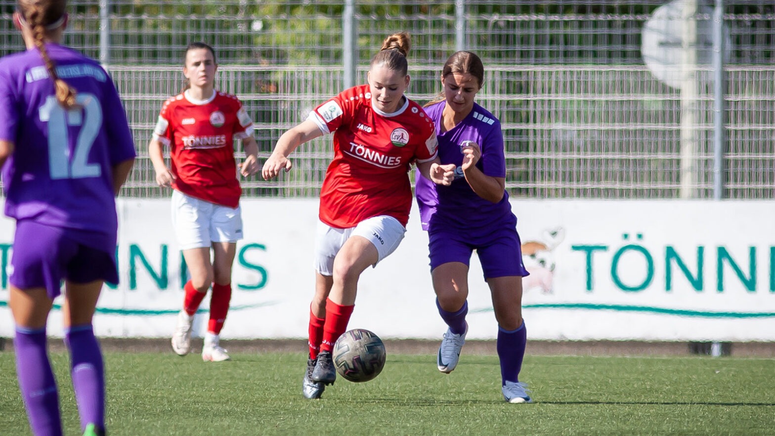 FSV U17-Nachwuchsspielerin Larissa Henkel während der B-Juniorinnen-Bundesligapartie gegen den 1. FFC Kaiserslautern. (Foto: Dennis Seelige / FSV Gütersloh 2009)