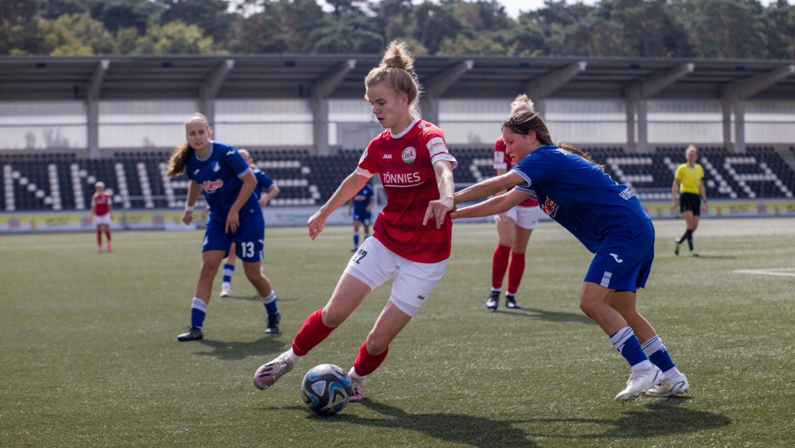 FSV-Angreiferin Marie Schröder im Spiel gegen die TSG Hoffenheim II. (Foto: Dennis Seelige / FSV Gütersloh 2009)