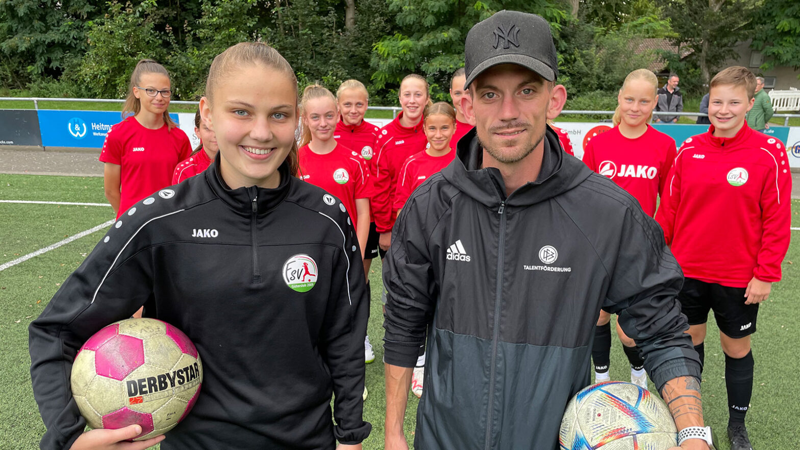 Das neue Trainerduo der U16 des FSV Gütersloh: Co-Trainerin Elina Büttner und Cheftrainer Fabian Franz. (Foto: Wolfgang Temme / FSV Gütersloh 2009)