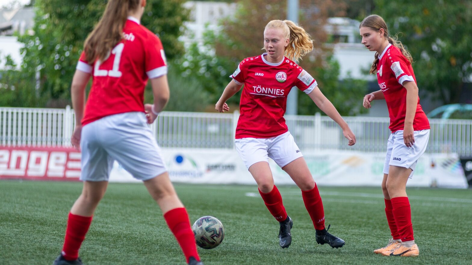In der B-Juniorinnen-Bundesliga unterwegs: Die U17 des FSV Gütersloh. (Foto: Boris Kessler / FSV Gütersloh 2009)