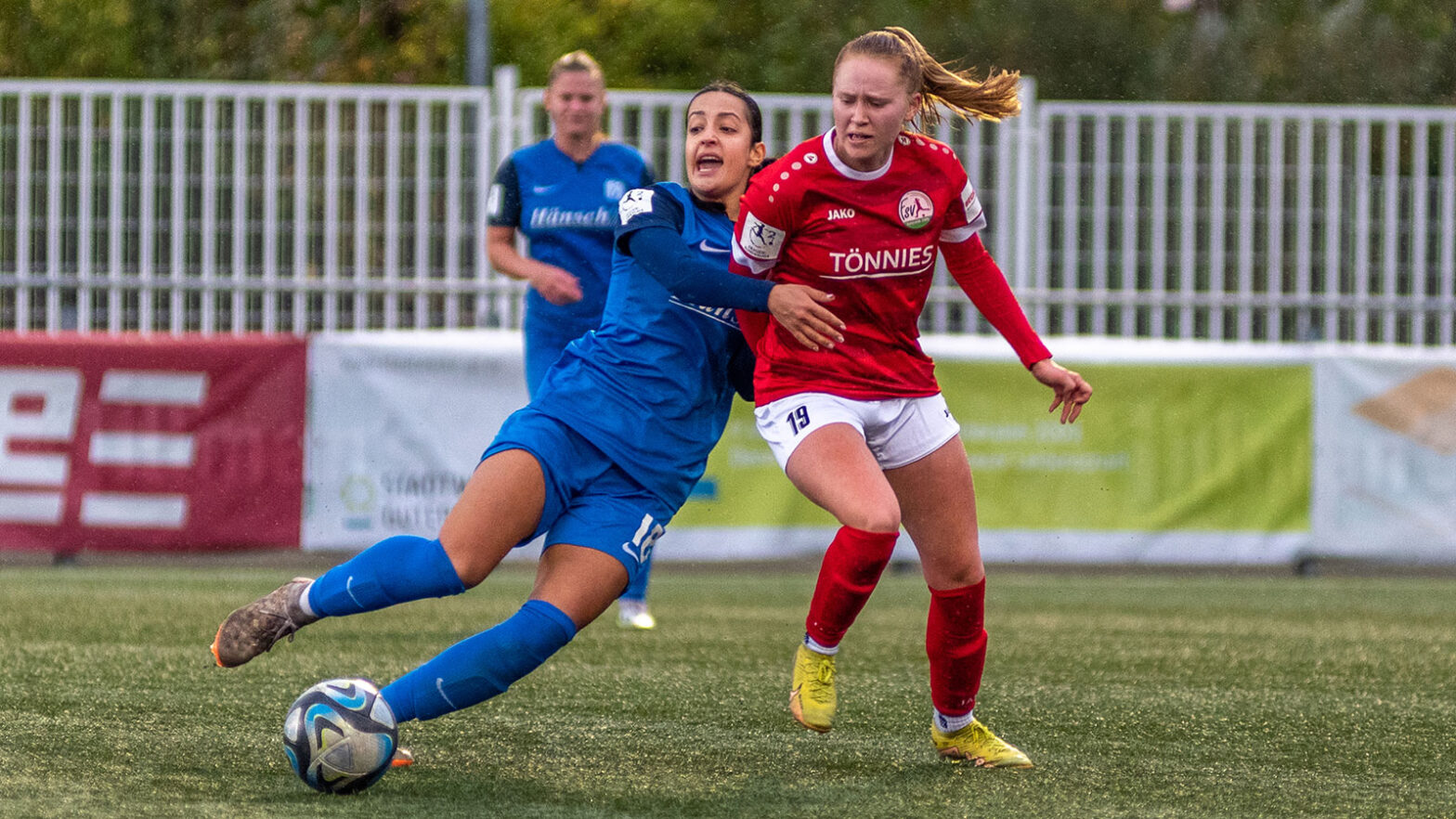 Ronja Leubner in einer Zweitligapartie gegen den SV Meppen. (Foto: Boris Kessler / FSV Gütersloh 2009)