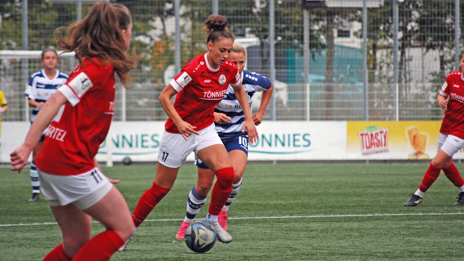FSV-Angreiferin Shpresa Aradini im Testspiel gegen den MSV Duisburg. (Foto: Chris Punnakkattu Daniel / FSV Gütersloh 2009)