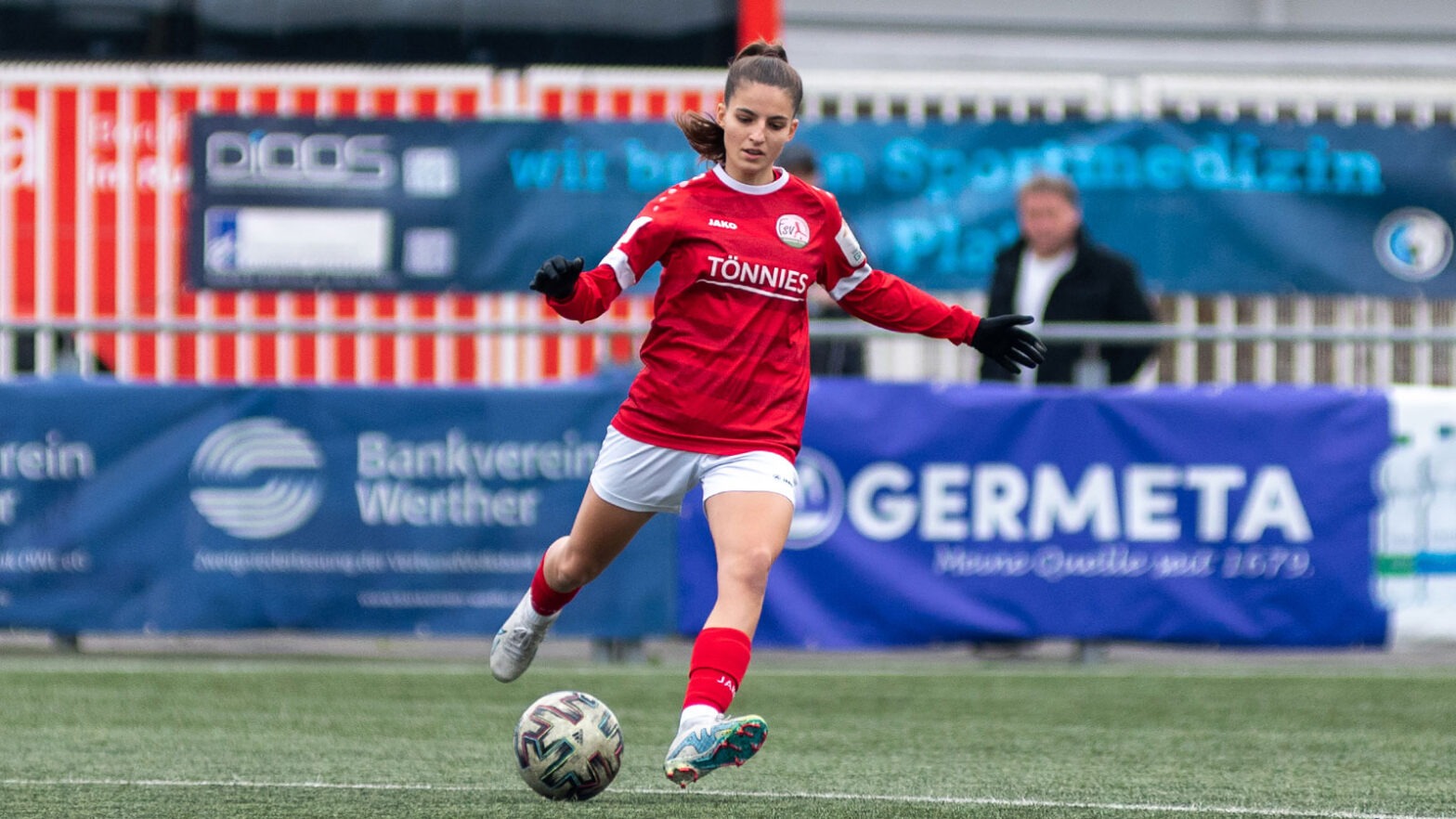 FSV U17-Mittelfeldspielerin Laura Naccarato (Foto: Boris Kessler / FSV Gütersloh 2009)