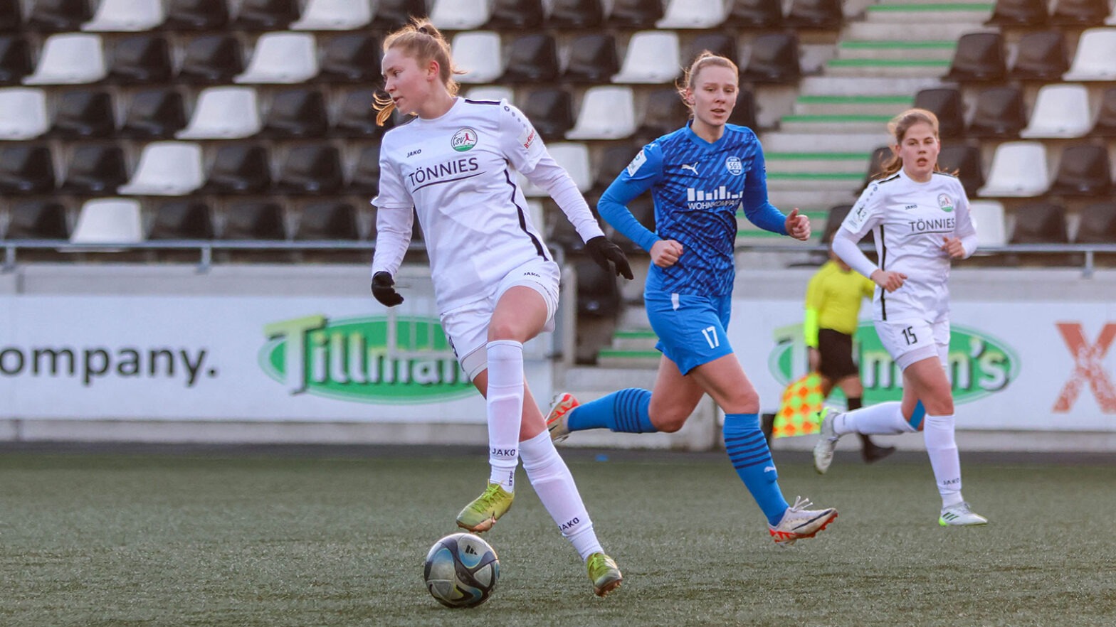 FSV-Mittelfeldspielerin Ronja Leubner im Testspiel gegen die SGS Essen. (Foto: Marin Brüning / FSV Gütersloh 2009)