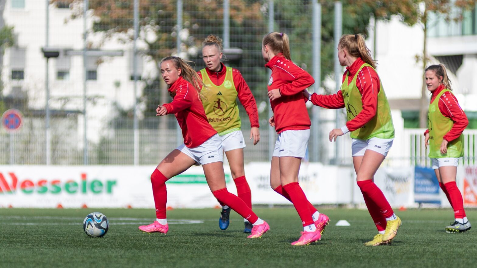 Bereit für die nächsten Herausforderungen: Die Mannschaft des FSV Gütersloh. (Foto: Boris Kessler / FSV Gütersloh 2009)