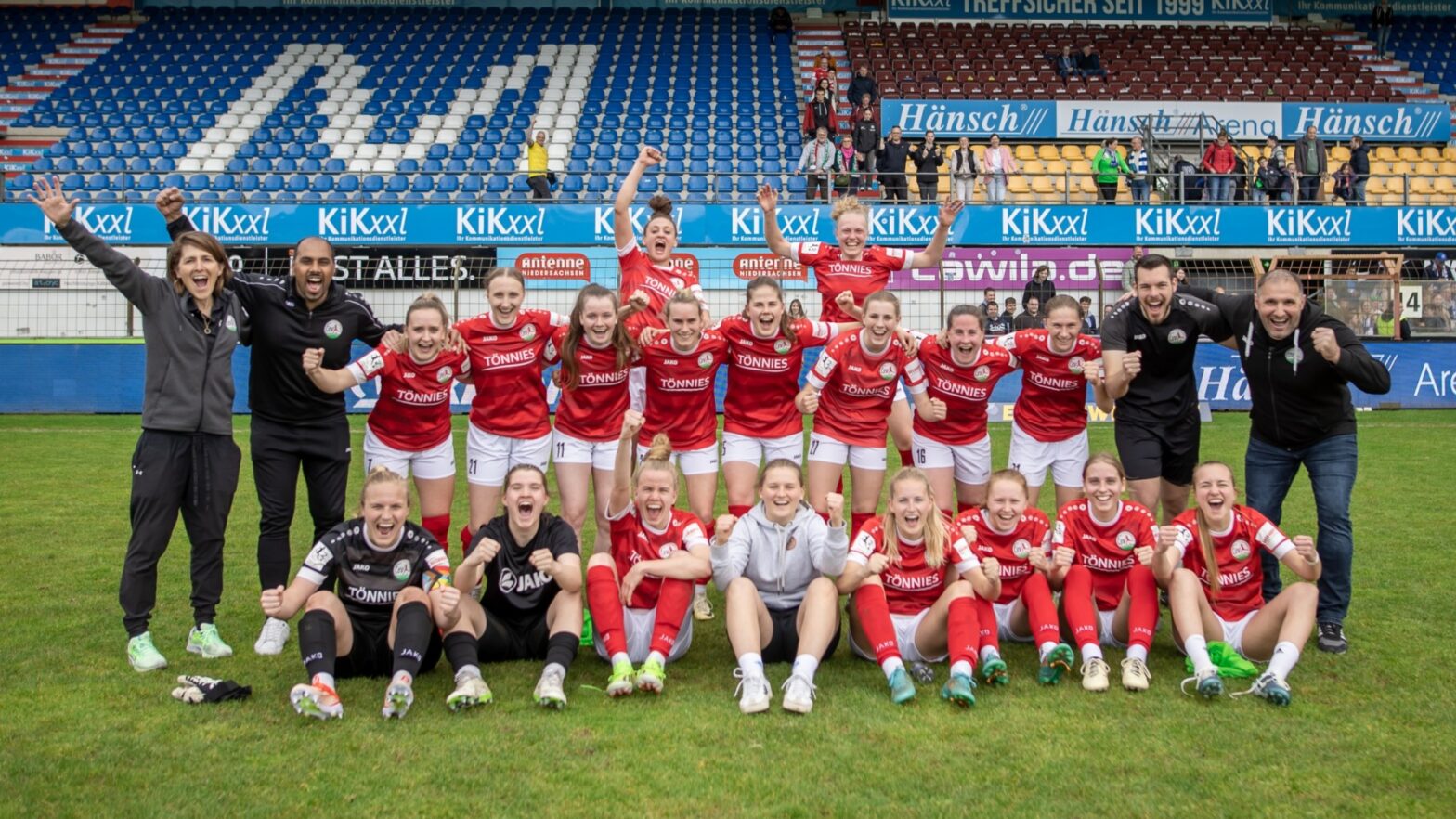 Auswärtssieg in Meppen: Jubel beim FSV-Team. (Foto: Dennis Seelige / FSV Gütersloh 2009)