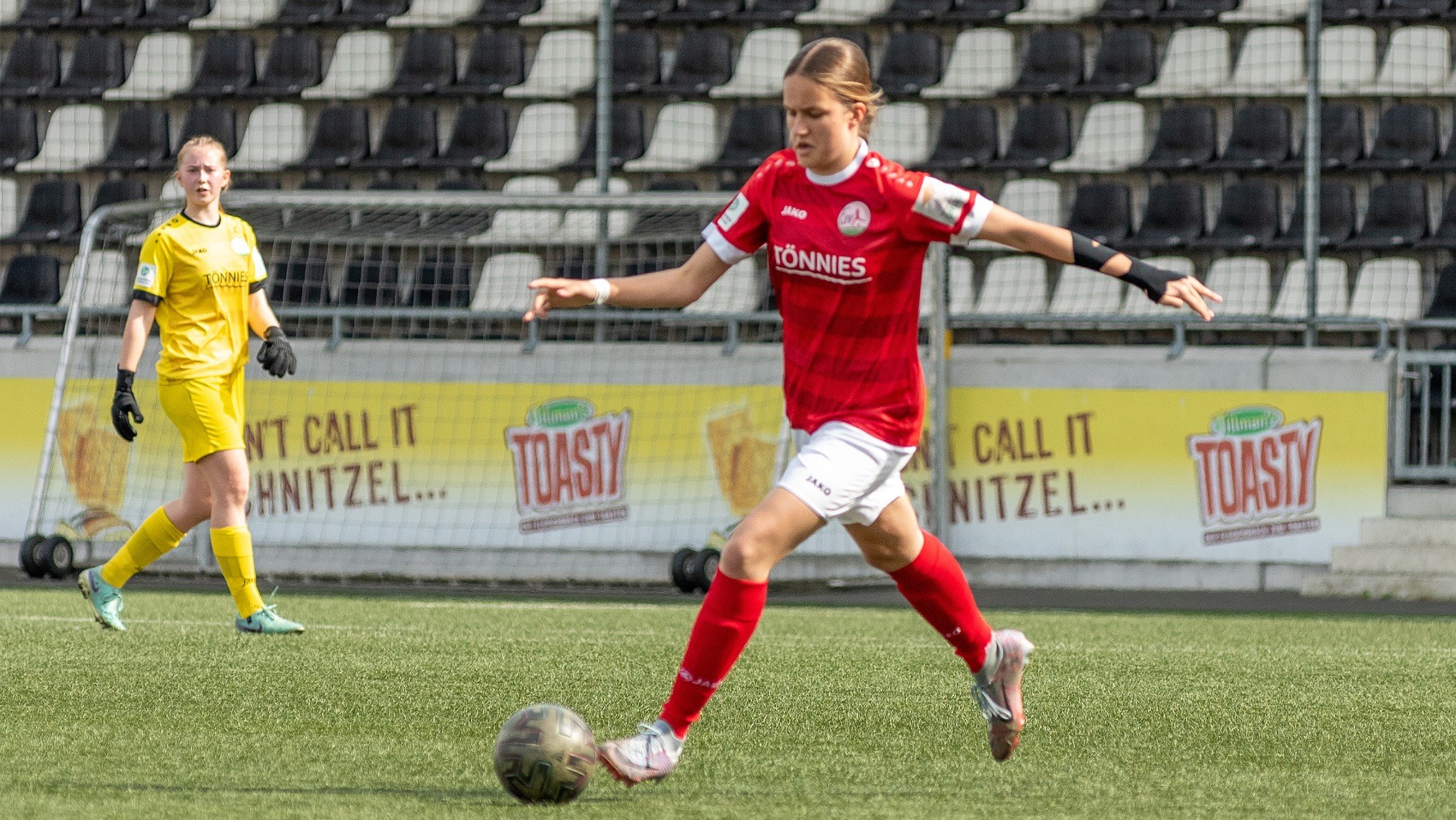 FSV U17-Spielerin Sophie Walters im Einsatz in der B-Juniorinnen-Bundesliga. (Foto: Boris Kessler / FSV Gütersloh 2009)