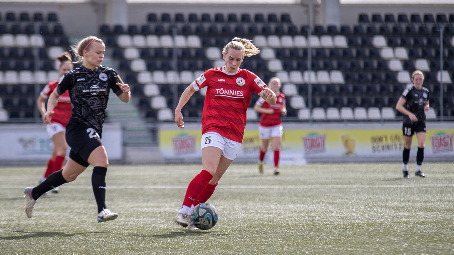 2. Frauen-Bundesliga: Linda Preuß im Einsatz für den FSV Gütersloh. (Foto: Dennis Seelige / FSV Gütersloh 2009)
