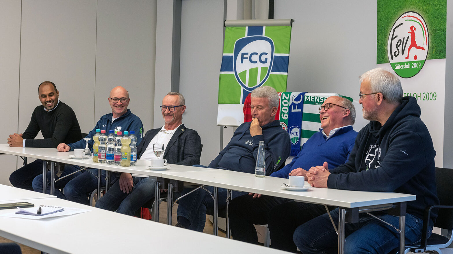 An der PK nahmen die Vorstände beider Vereine teil (von links): Chris Punnakkattu Daniel, Helmut Delker, Sebastian Kmoch, Hans-Hermann Kirschner, Michael Horstkötter und Heiner Kollmeyer. (Foto: Boris Kessler)