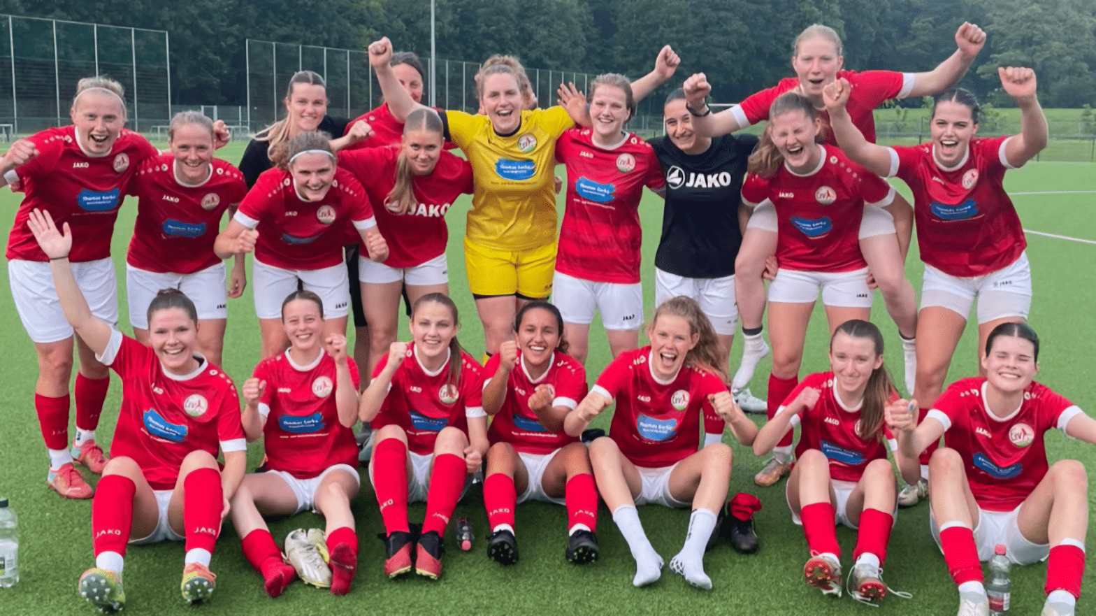 Drei-Punkte-Jubel bei der zweiten Mannschaft des FSV Gütersloh. (Foto: FSV Gütersloh 2009)