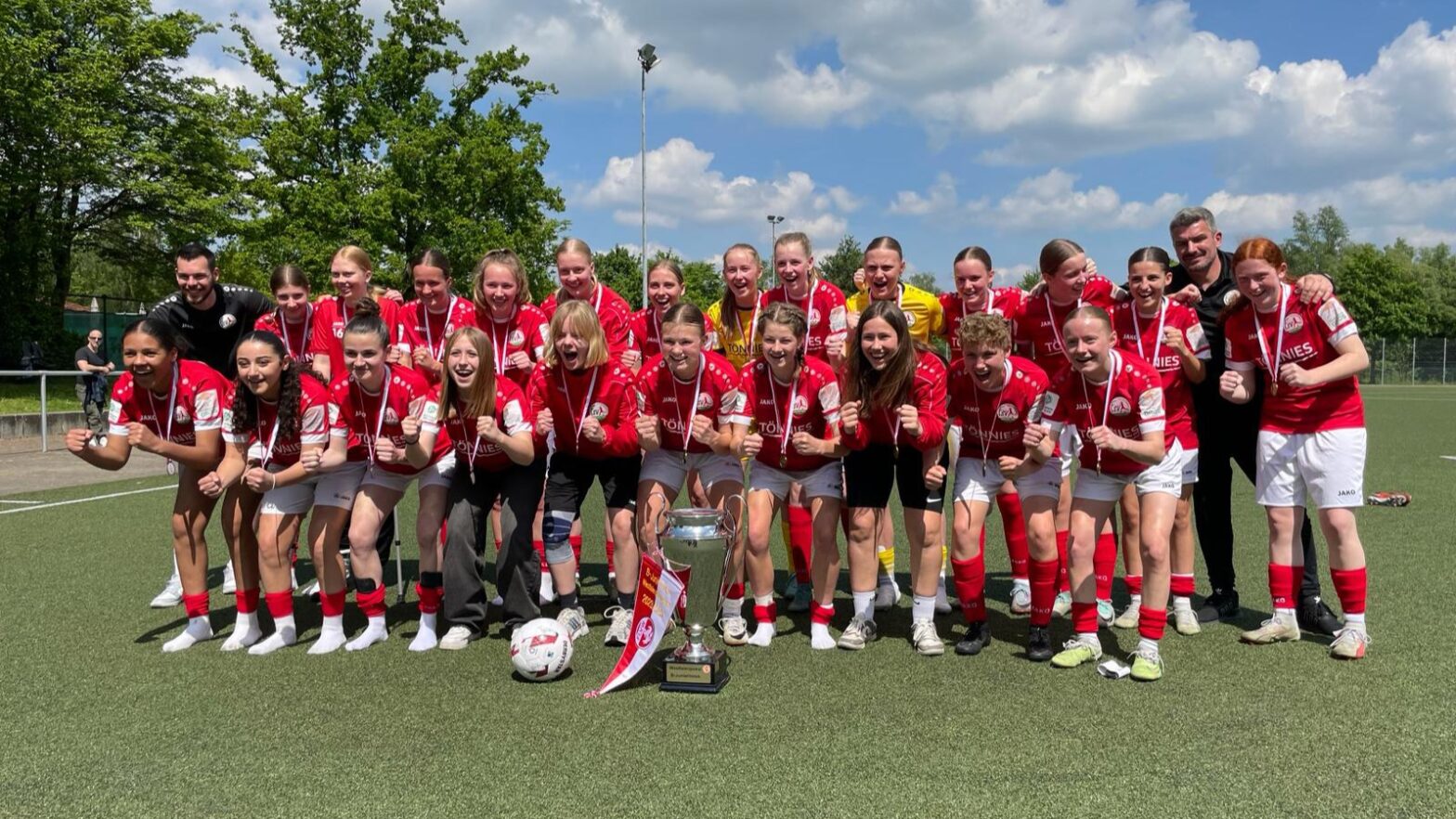 Westfalenpokalsieger der B-Juniorinnen 2024: Die U17-Mannschaft des FSV Gütersloh. (Foto: Wolfgang Temme / FSV Gütersloh 2009)