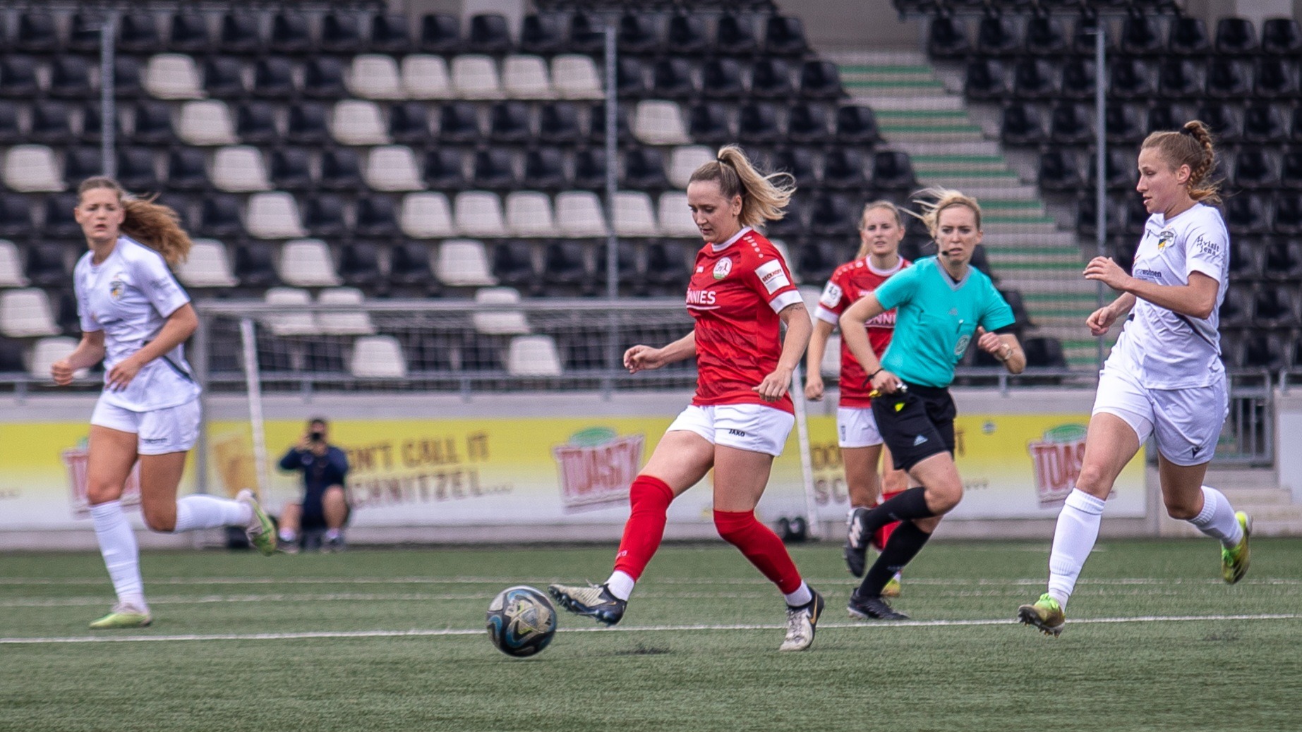 Melanie Schuster im Spiel gegen den FC Carl Zeiss Jena. (Foto: Dennis Seelige / FSV Gütersloh 2009)