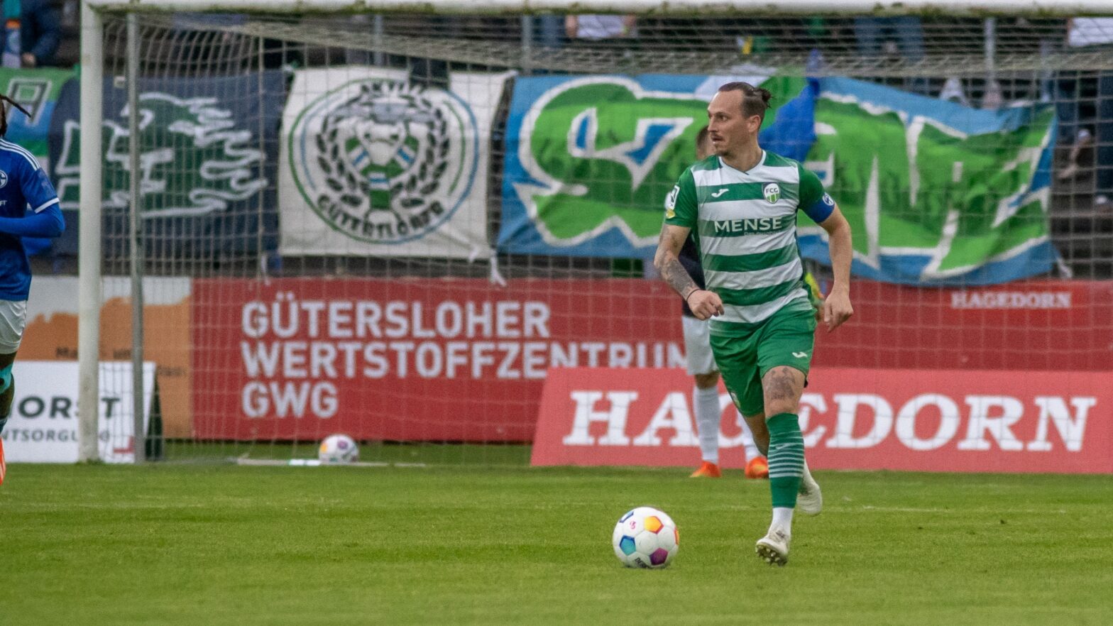 FC Gütersloh Kapitän Tim Manstein im Spiel gegen den FC Schalke 04 II. (Foto: Dennis Seelige / FSV Gütersloh 2009)