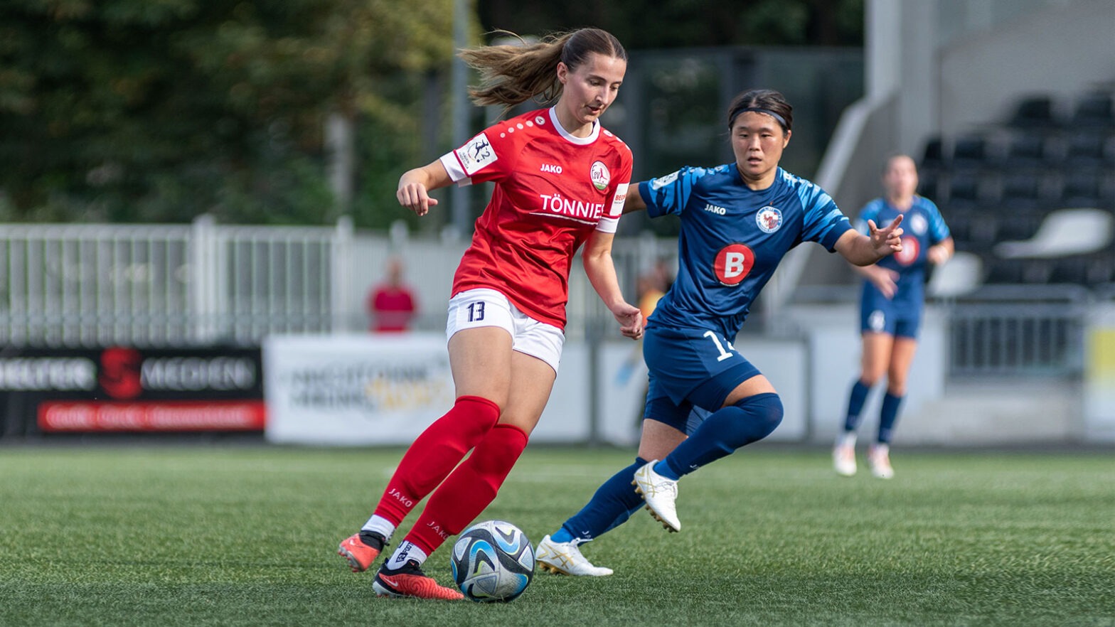 Demi Pagel im Zweitligaspiel gegen den 1. FFC Turbine Potsdam. (Foto: Boris Kessler / FSV Gütersloh 2009)