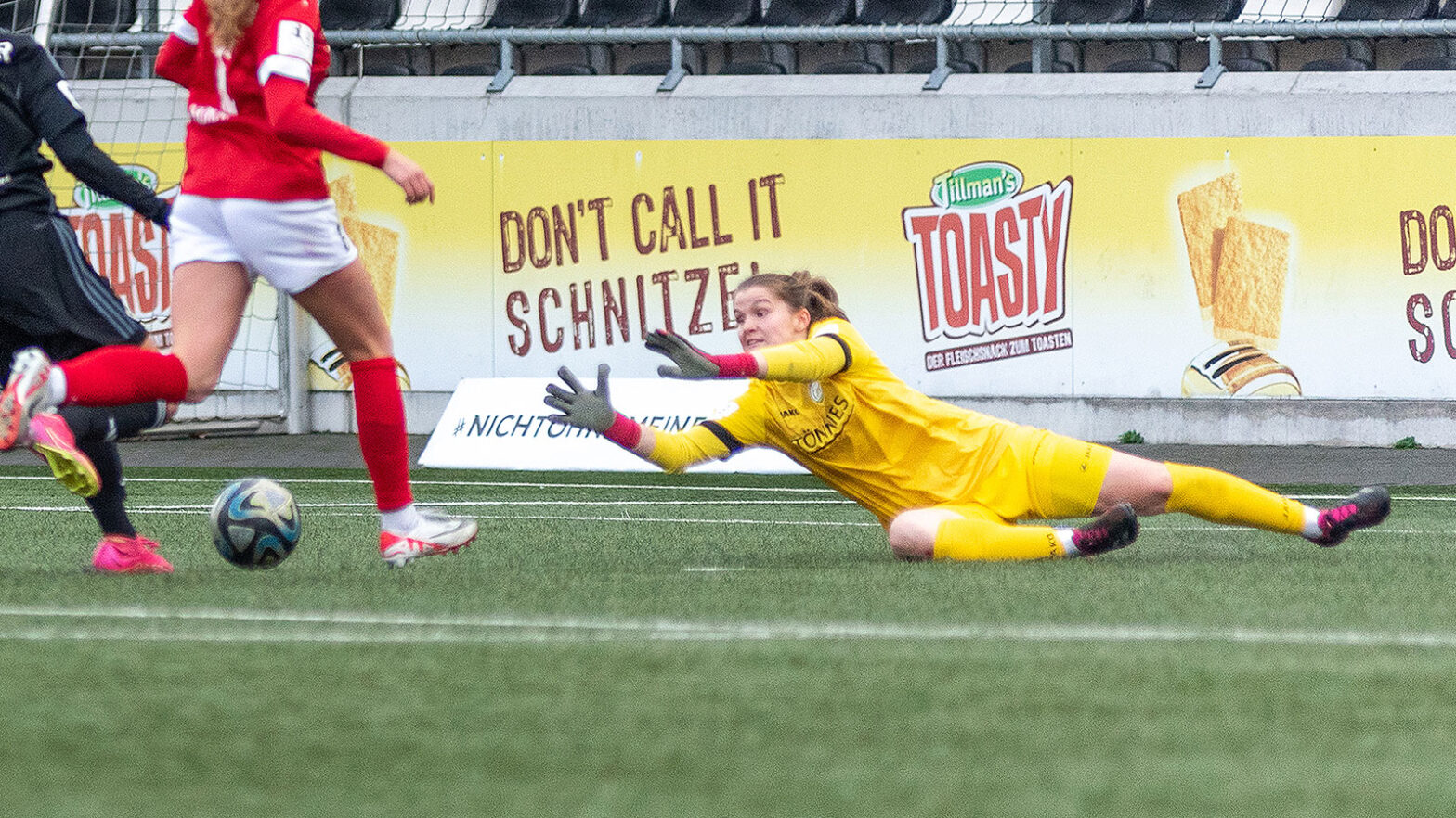 FSV-Torhüterin Leah Blome in einem Spiel der 2. Frauen-Bundesliga. (Foto: Boris Kessler / FSV Gütersloh 2009)