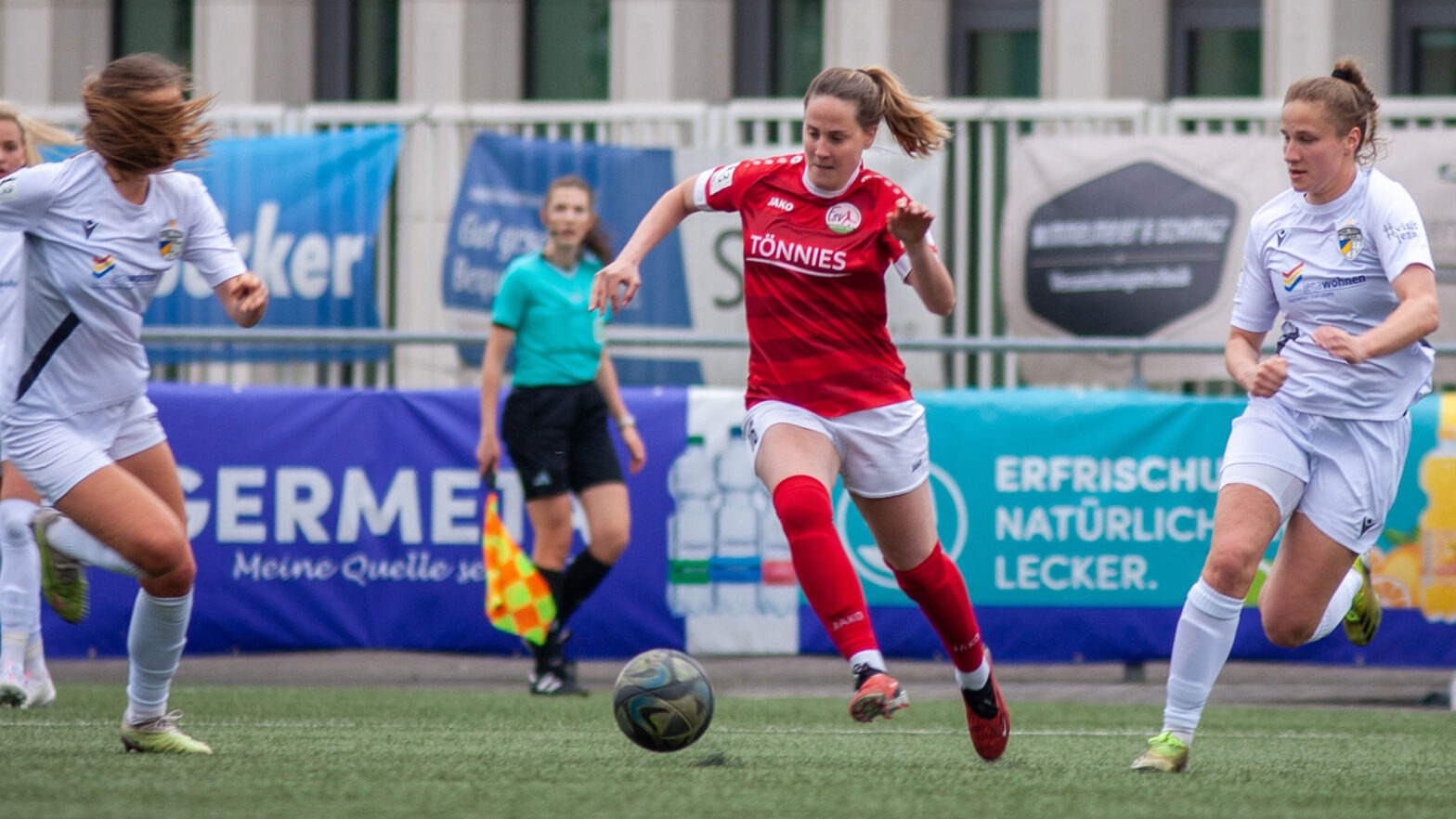 Lena Strothmann im Zweitligaspiel gegen den FC Carl Zeiss Jena. (Foto: Dennis Seelige / FSV Gütersloh 2009)