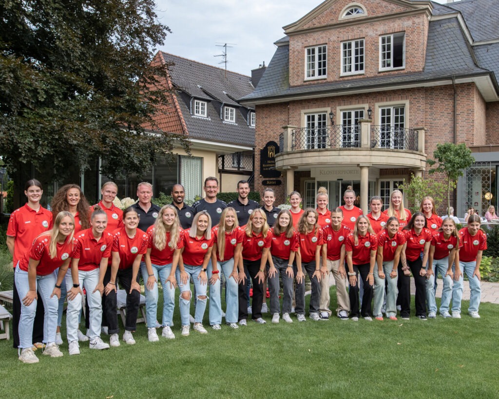 Die Zweitligamannschaft des FSV Gütersloh zu Gast in der Hotel-Residence Klosterpforte. (Foto: Dennis Seelige / FSV Gütersloh 2009)