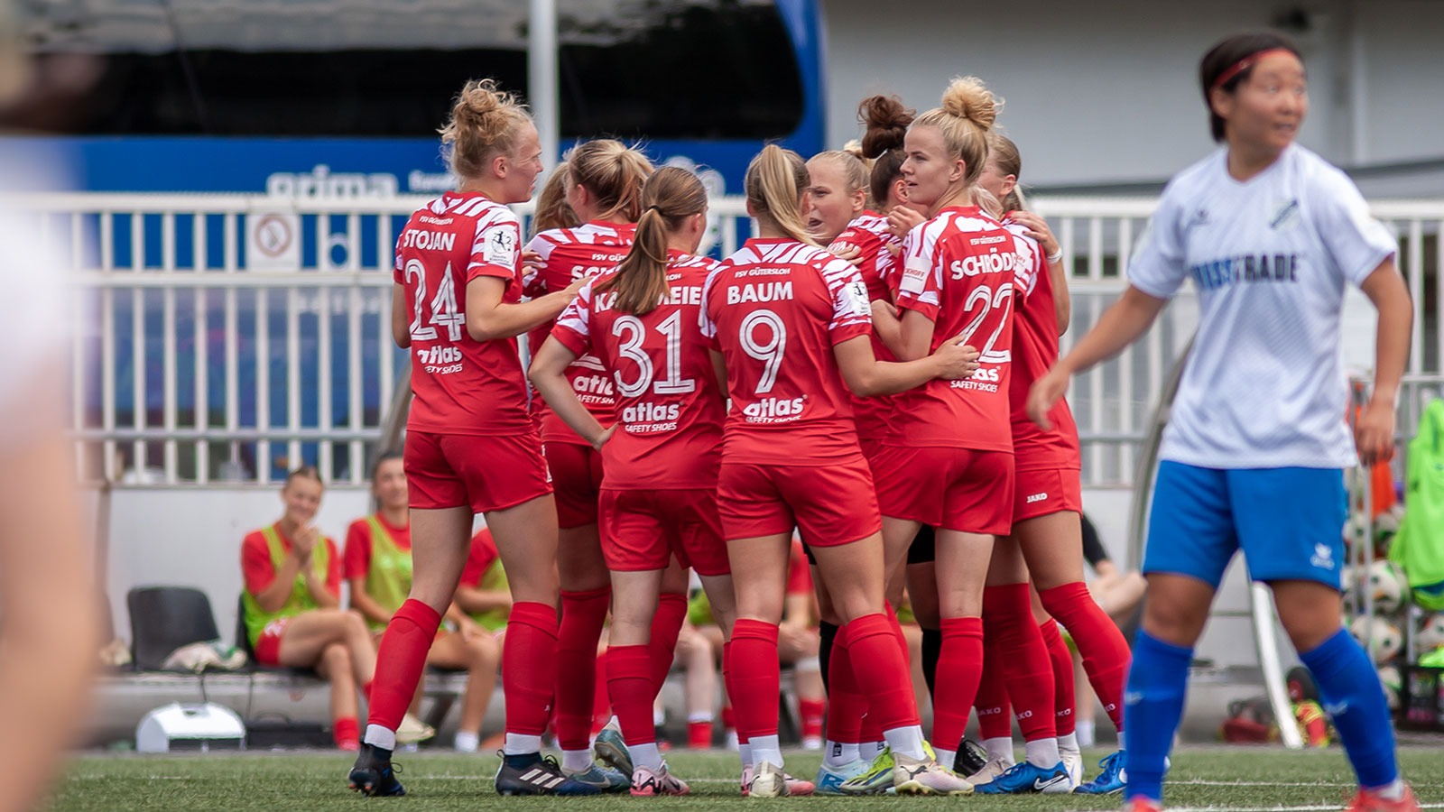 Jubel beim 3:1-Sieg zum Saisonauftakt gegen den SC Sand. (Foto: Dennis Seelige / FSV Gütersloh 2009)