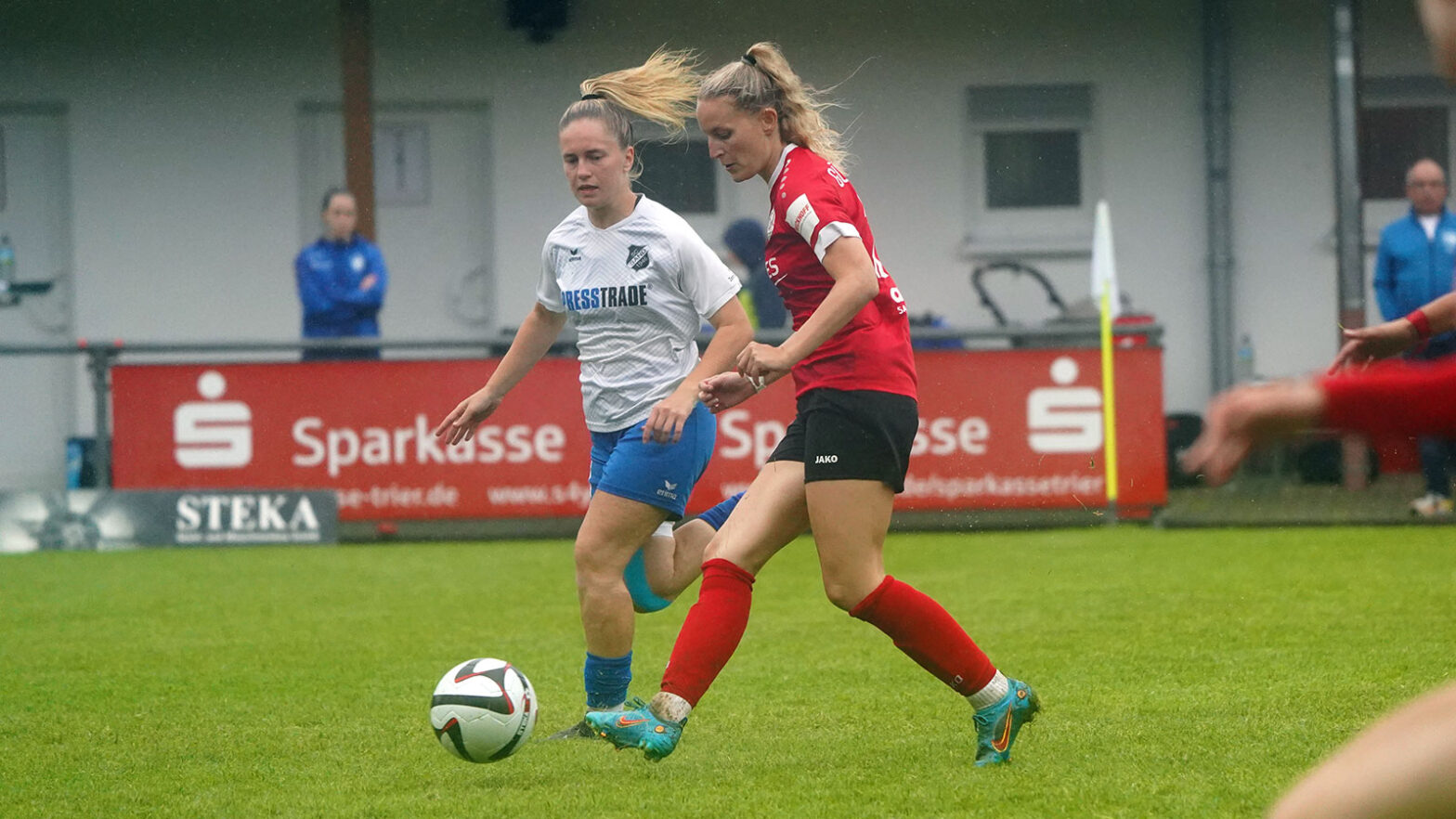 Duell der Zweitligisten: FSV Gütersloh gg. SC Sand im Finale um den STEKA-Cup 2024. (Foto: Aleks Czapla / FSV Gütersloh 2009)
