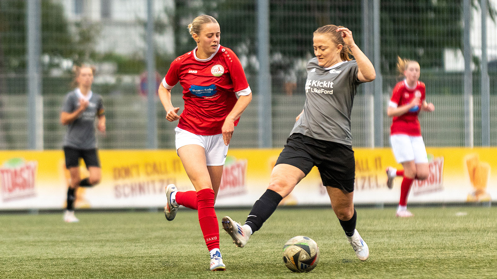 Julia Gärtner erzielte mit ihrem Sololauf den siegbringenden Treffer zum 2:1. (Foto: Boris Kessler / FSV Gütersloh 2009)