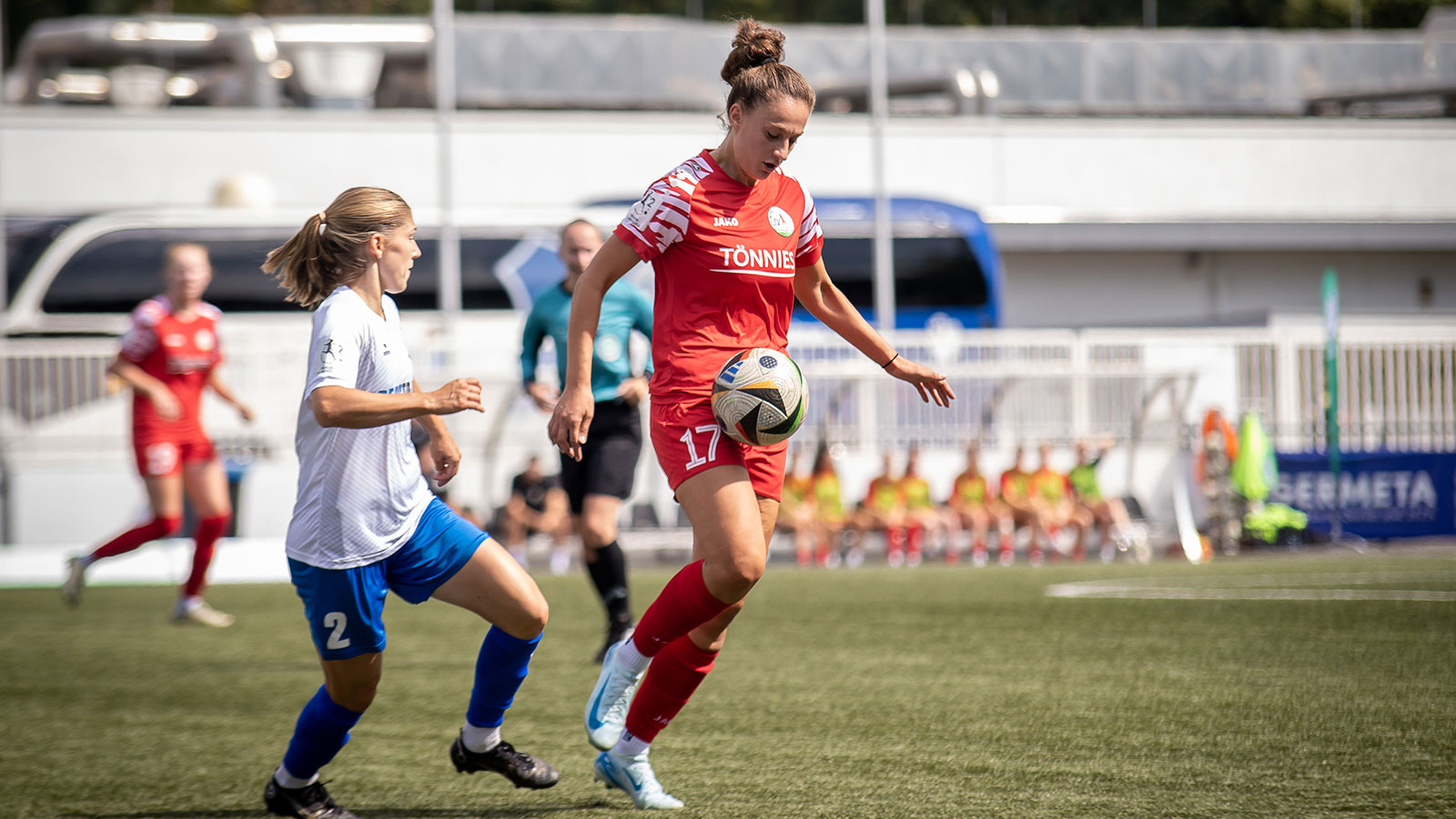 Shpresa Aradini im Zweitligaduell gegen den SC Sand. (Foto: Dennis Seelige / FSV Gütersloh 2009)