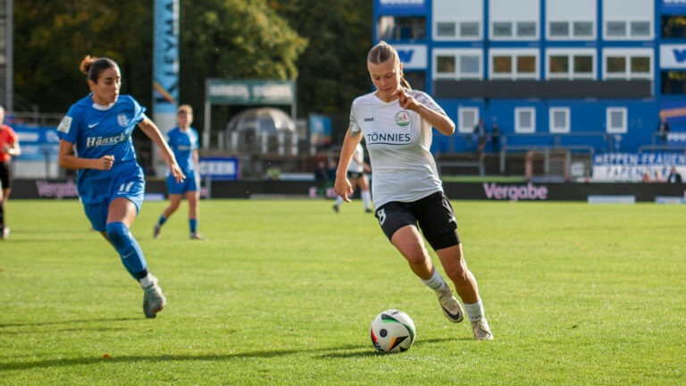 FSV-Angreiferin Lucy Wisniewski im Duell gegen den SV Meppen. (Foto: Dennis Seelige / FSV Gütersloh 2009)