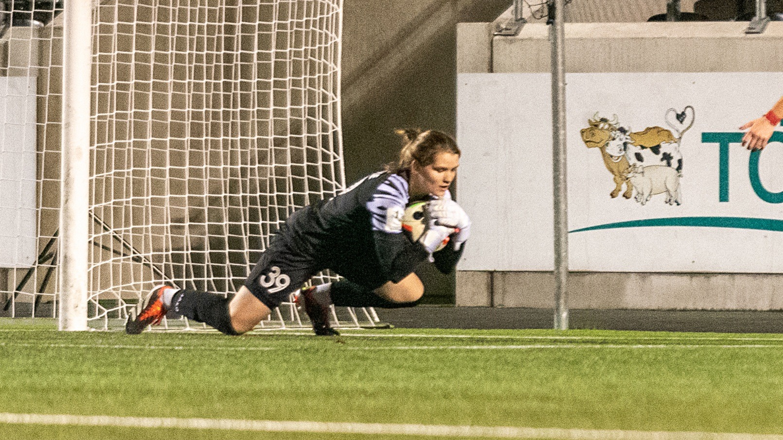 FSV-Torhüterin Leah Blome (Foto: Boris Kessler / FSV Gütersloh 2009)