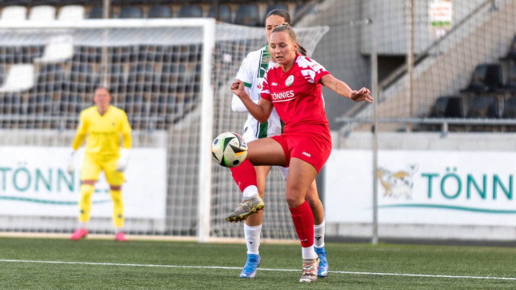 Celina Baum im Zweitligaspiel gegen Borussia Mönchengladbach. (Foto: Boris Kessler / FSV Gütersloh 2009)