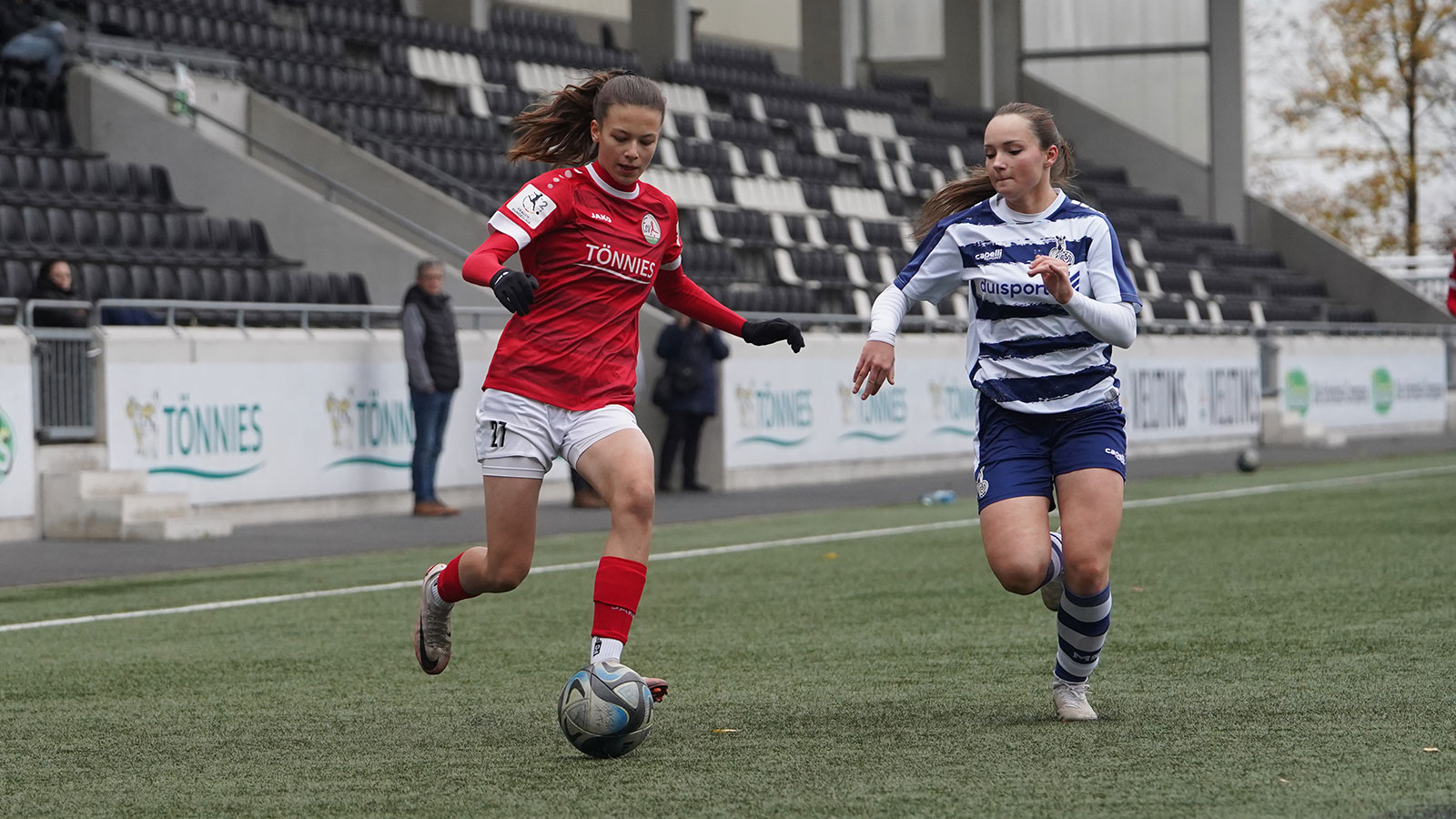 Duell in der B-Juniorinnen-Regionalliga zwischen dem FSV Gütersloh und dem MSV Duisburg. (Foto: Aleks Czapla / FSV Gütersloh 2009)