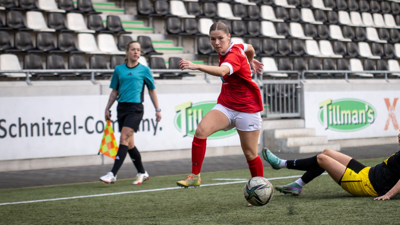 Pauline Berning im Einsatz für den FSV Gütersloh II. (Foto: Dennis Seelige / FSV Gütersloh 2009)