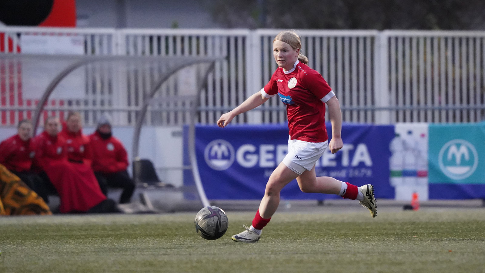 Anna-Lena Meier im Einsatz für den FSV Gütersloh II. (Foto: Aleks Czapla / FSV Gütersloh 2009)