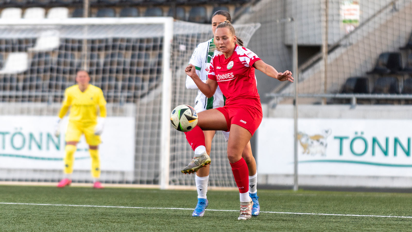 FSV-Allrounderin Celina Baum im Zweitligaduell gegen Borussia Mönchengladbach. (Foto: Boris Kessler / FSV Gütersloh 2009)