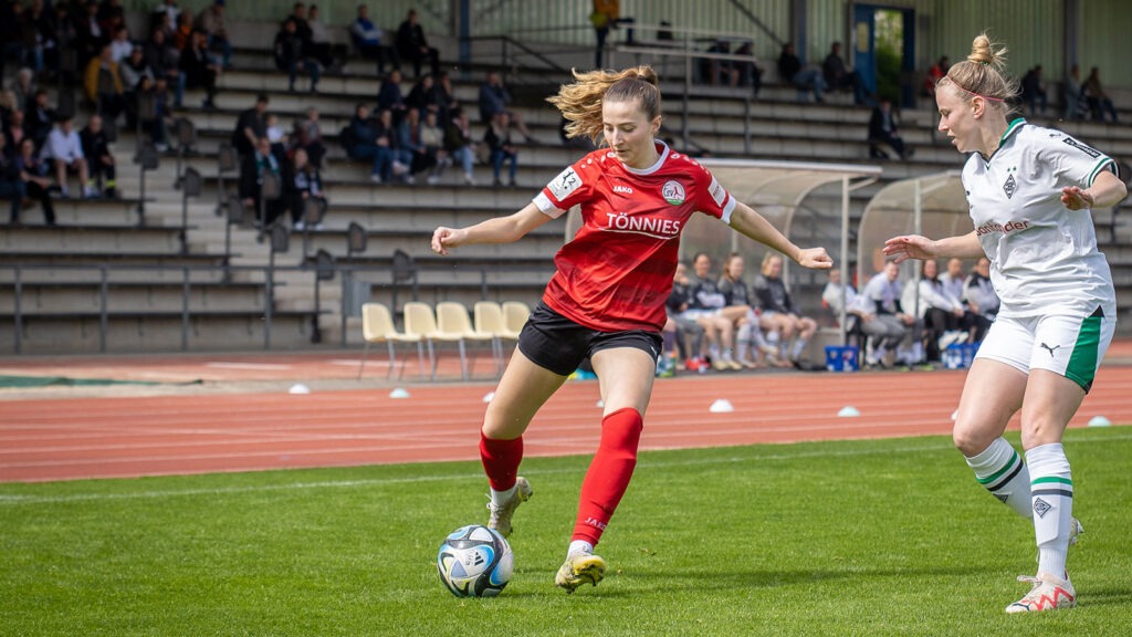 Demi Pagel im Einsatz für den FSV in der 2. Frauen-Bundesliga. (Foto: Dennis Seelige / FSV Gütersloh 2009)