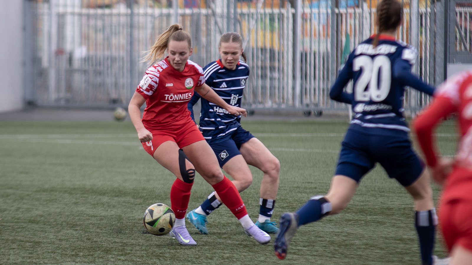 Celina Baum in der Zweitligapartie gegen den Hamburger SV. (Foto: Dennis Seelige / FSV Gütersloh 2009)