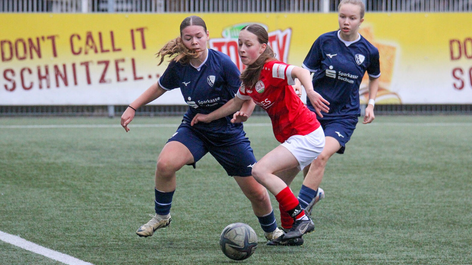 Duell zwischen dem FSV Gütersloh und dem VfL Bochum in der B-Juniorinnen-Regionalliga West. (Foto: Tina Haag / FSV Gütersloh 2009)