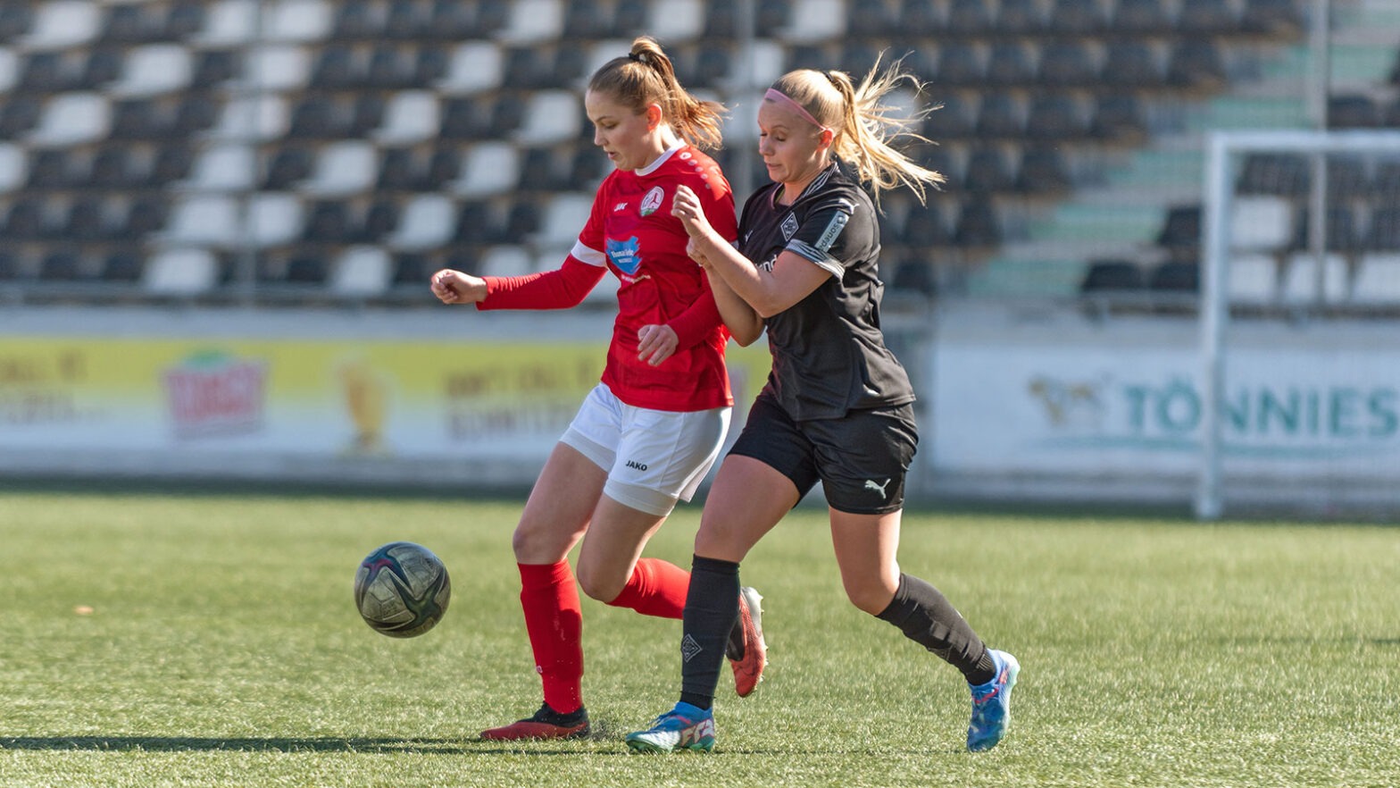 Elina Büttner in der Regionalligapartie gegen Borussia Mönchengladbach II. (Foto: Boris Kessler / FSV Gütersloh 2009)